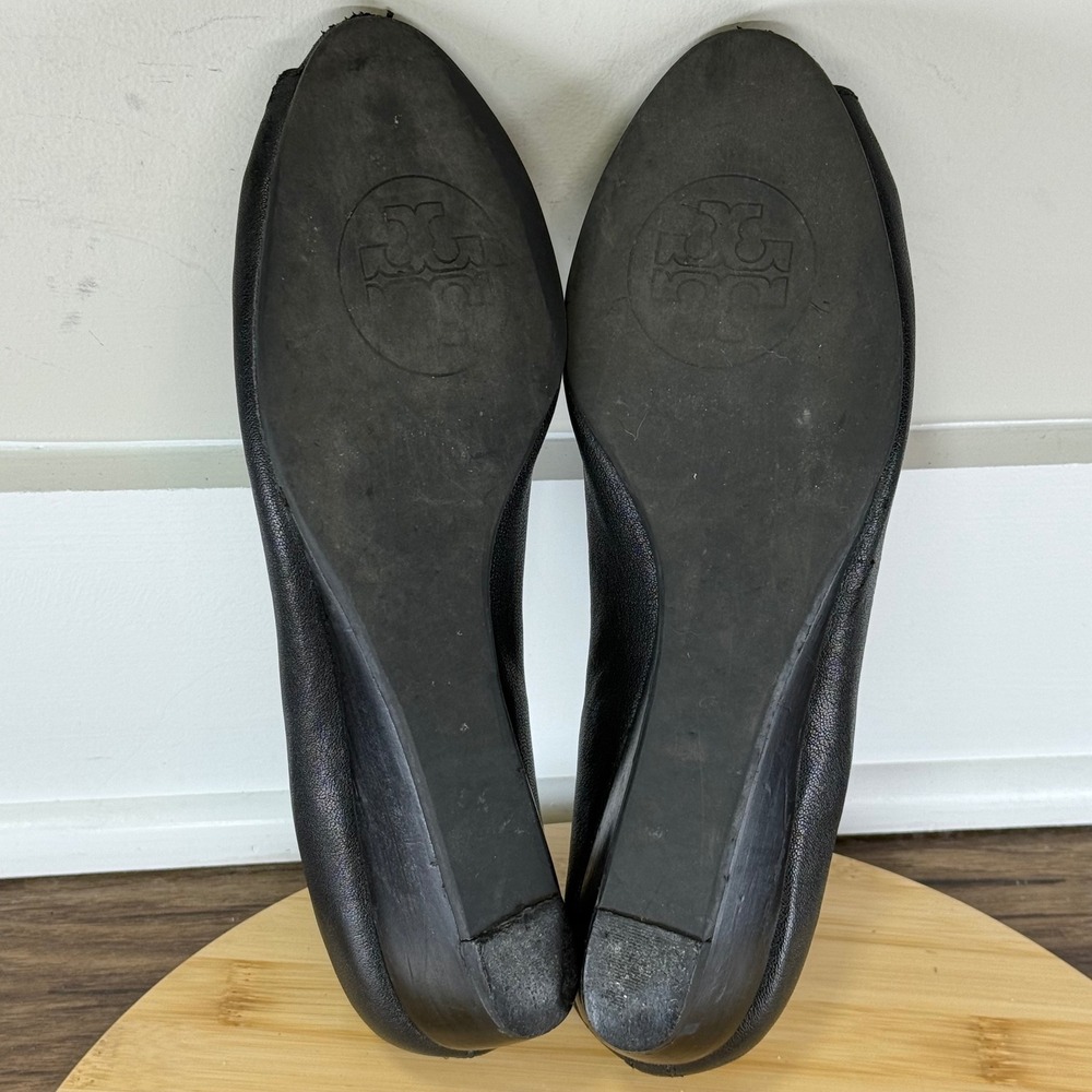 Tory Burch Sally Wedge Pump Women 8.5 Black Peep Toe Gold Logo Medallion - Picture 7 of 9